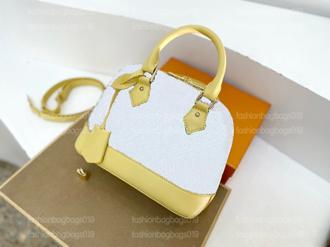 Alma BB Shell Bag 1854 Yellow Pink Blue Jacquard Textile Monograms Flowers designer Bags Crossbody Vintage Stylishly Compact Key, 01
Alma BB Shell Bag 1854 Yellow Pink Blue Jacquard Textile Monograms Flowers designer Bags Crossbody Vintage Stylishly Compact Key, 01