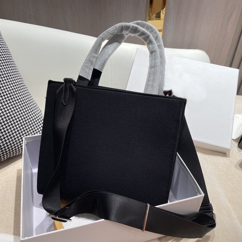 prad bag Top Quality Triangle Handbags Tote Bag Women Luxury Edition 2005 Handbag Hobos Shoulder Bags Casual Shooping Cross Body Fashion Lady Leather 5AIP, P1(24x22cm)
prad bag Top Quality Triangle Handbags Tote Bag Women Luxury Edition 2005 Handbag Hobos Shoulder Bags Casual Shooping Cross Body Fashion Lady Leather 5AIP, P1(24x22cm)