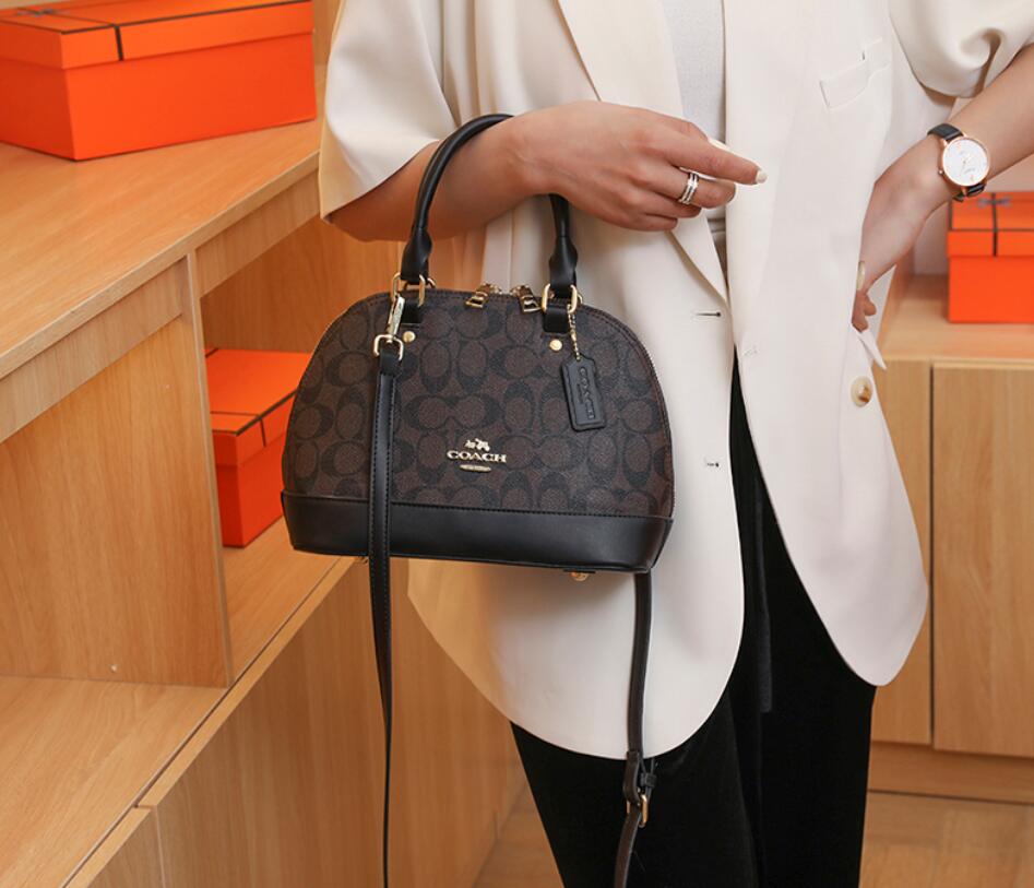 A143 high quality designer retro women leather handbag Envelope shopping crossbody messenger Chain flap bag tote shoulder bag, Natural color
A143 high quality designer retro women leather handbag Envelope shopping crossbody messenger Chain flap bag tote shoulder bag, Natural color