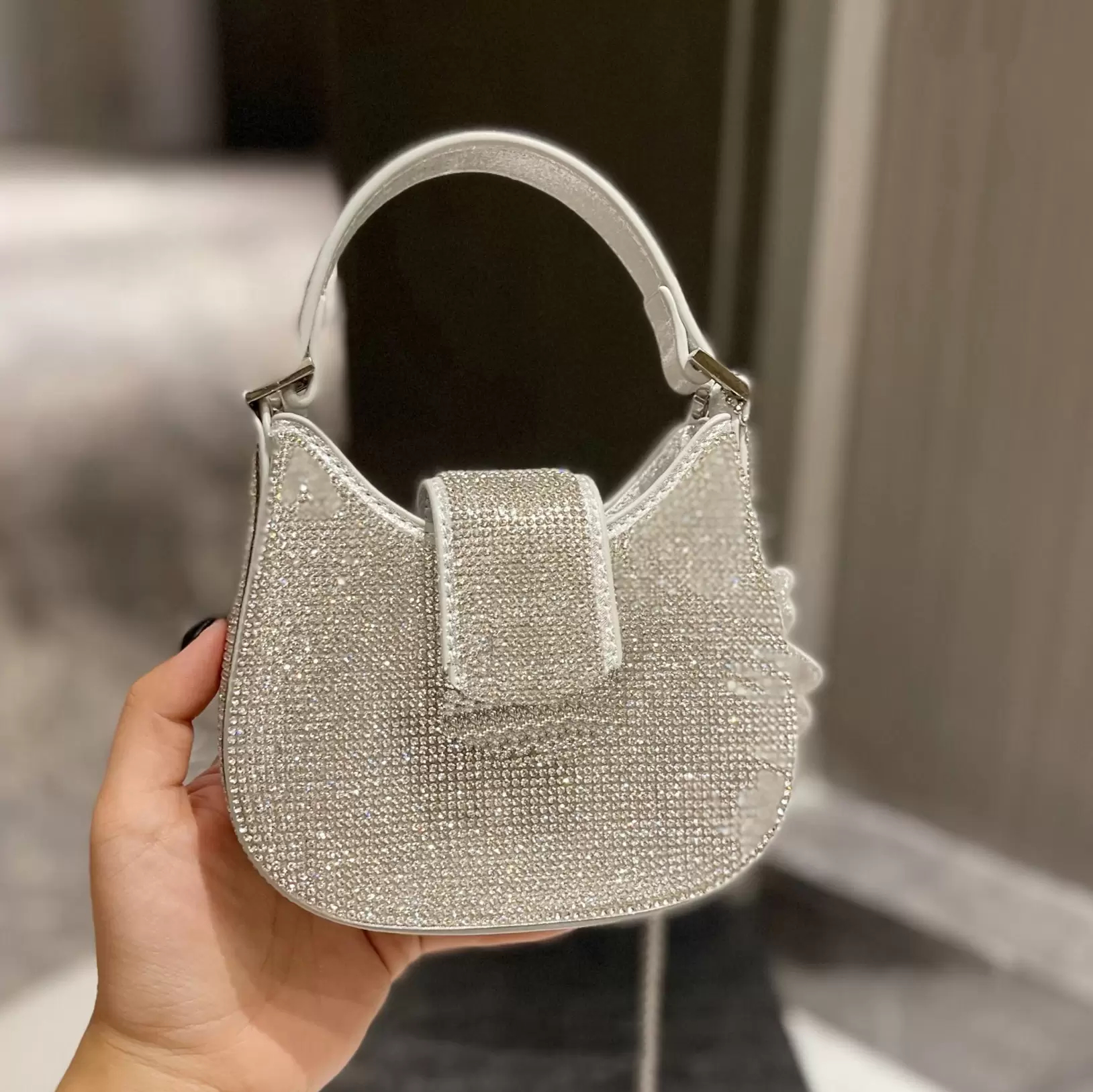 Bilingbiling Shiny Full Diamond Underarm Bag Rhinestone Leather Classic One Shoulder Crossbody British Famous Designer Ladies Street Trend Luxury Handbags T90, Extra freight
Bilingbiling Shiny Full Diamond Underarm Bag Rhinestone Leather Classic One Shoulder Crossbody British Famous Designer Ladies Street Trend Luxury Handbags T90, Extra freight