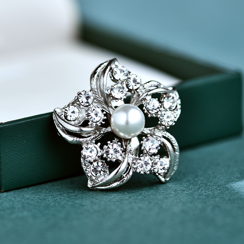 Chic Bountyless Cravat Brooch with Fine Craftsmanship - Ideal Accent for Bridal & Formal Events