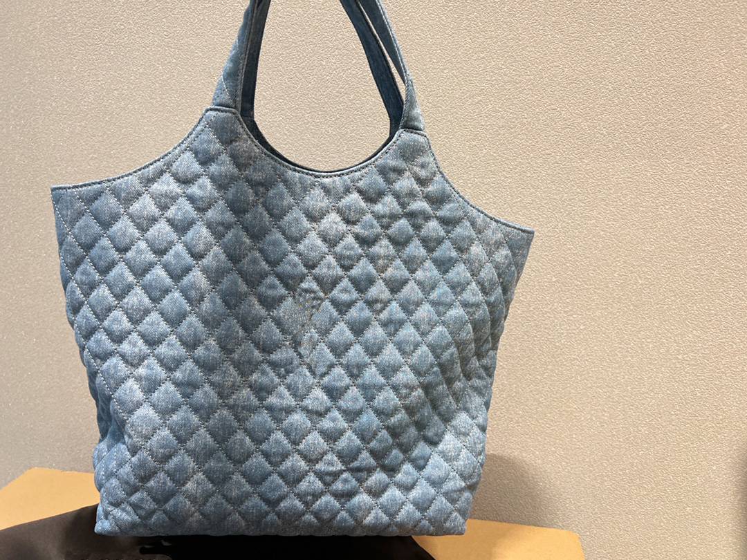 Luxurys Designer ICARE Maxi Shopping Tote bags Gaby Quilted Lambskin Nappa Leather Womens Brass Metal Hardware Ladies Large Capacity Totes Shoulder Handbag 698651, No bag;for balance fees
Luxurys Designer ICARE Maxi Shopping Tote bags Gaby Quilted Lambskin Nappa Leather Womens Brass Metal Hardware Ladies Large Capacity Totes Shoulder Handbag 698651, No bag;for balance fees