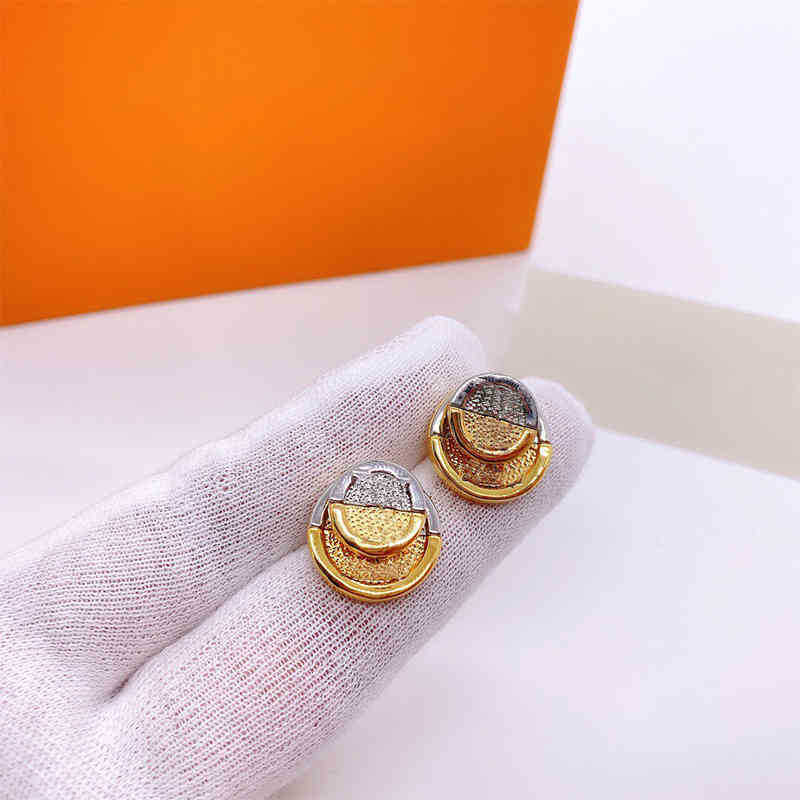 High quality diamond earrings women Stud simple atmosphere fashion personality wild Ladies Wedding Engagement Jewelry