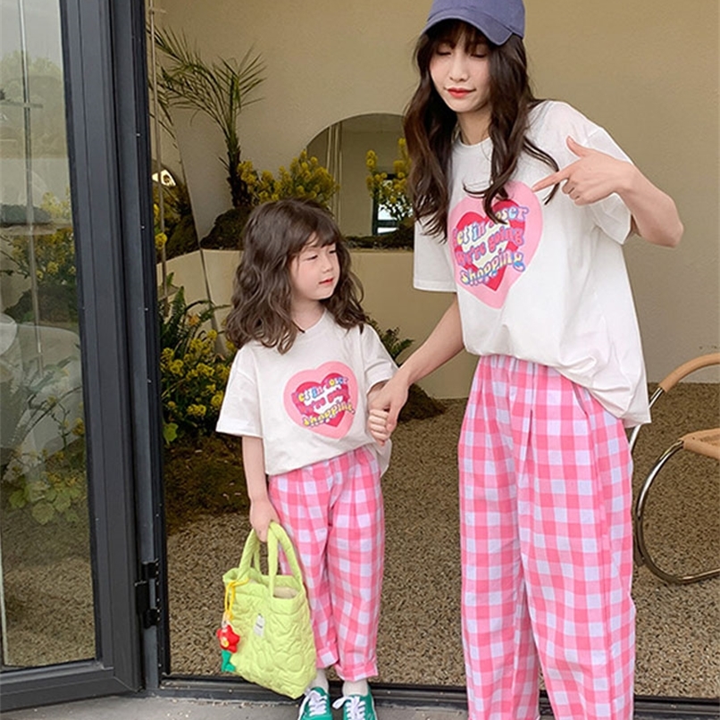 Parent child Mother daughter Summer Suits Fresh Girls Korean Casual Short sleeved T shirt Plaid Pants Two piece Set Cotton 220614, Pink
Parent child Mother daughter Summer Suits Fresh Girls Korean Casual Short sleeved T shirt Plaid Pants Two piece Set Cotton 220614, Pink