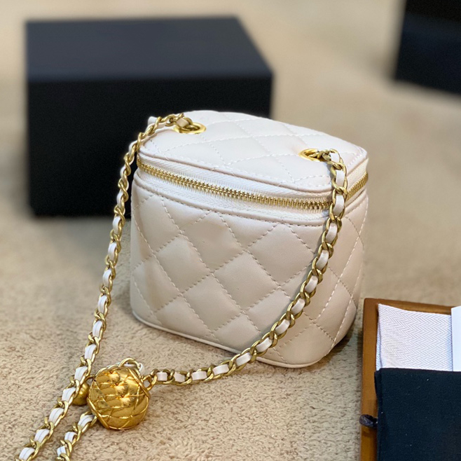 Fashion Cross Body Bags Luxury Designer Cosmetic Bag Classic Check Top Quality Leather Chain Design Casual Shoulder Bag Handheld Versatile Ladies Crossbody Mini, Black 
Fashion Cross Body Bags Luxury Designer Cosmetic Bag Classic Check Top Quality Leather Chain Design Casual Shoulder Bag Handheld Versatile Ladies Crossbody Mini, Black