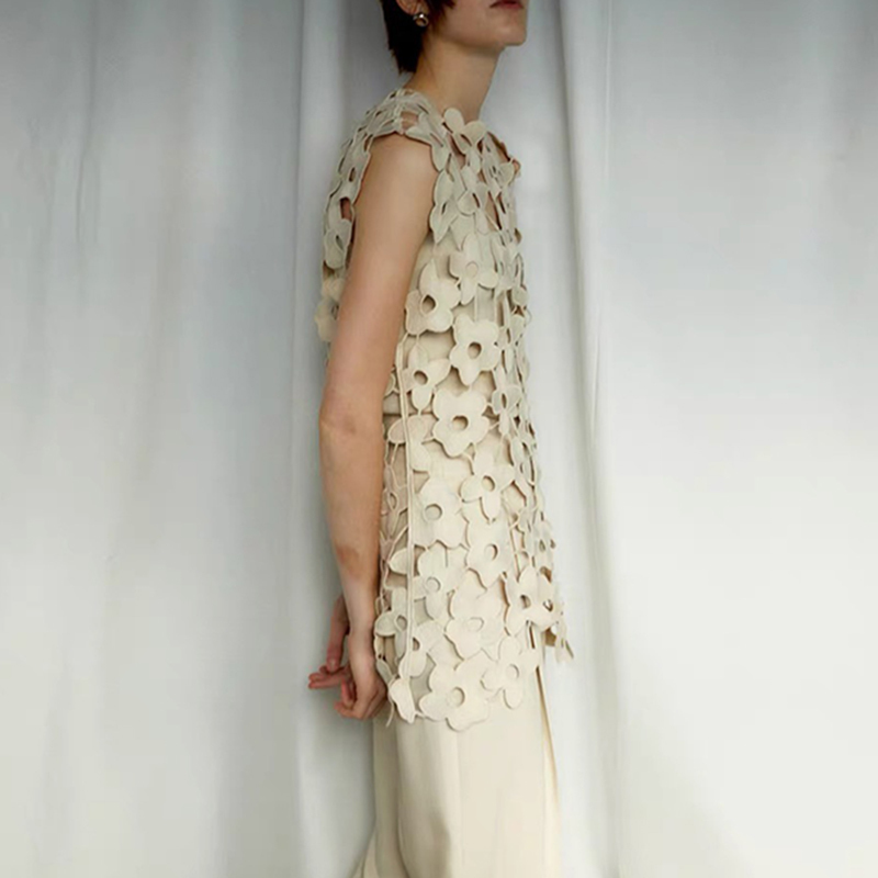 VGH Elegant Solid Embroidered Vests For Women O Neck Sleeveless Korean Straight Hollow Out Tank Tops Females Summer Fashion 220325