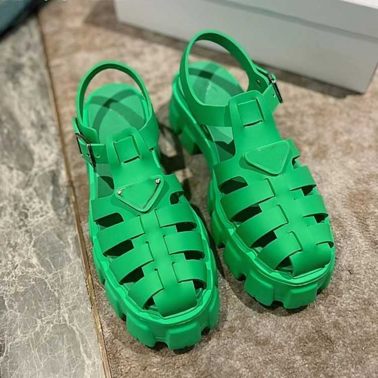 2022 Women Luxury Platform Sandals Summer Ladies Slides Designer retro Rubber Loafers Beach footwear Fashion Triangle Round Toe Sandal size 76MD
2022 Women Luxury Platform Sandals Summer Ladies Slides Designer retro Rubber Loafers Beach footwear Fashion Triangle Round Toe Sandal size 76MD