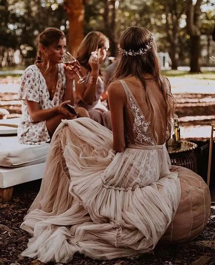Princess A-e Dresses Sexy Hollow Lace Appliqued Chiffon V Neck or Length Train Sleeveless Illusion Tulle Boho Wedding Gowns Plus Size Pearls Backless