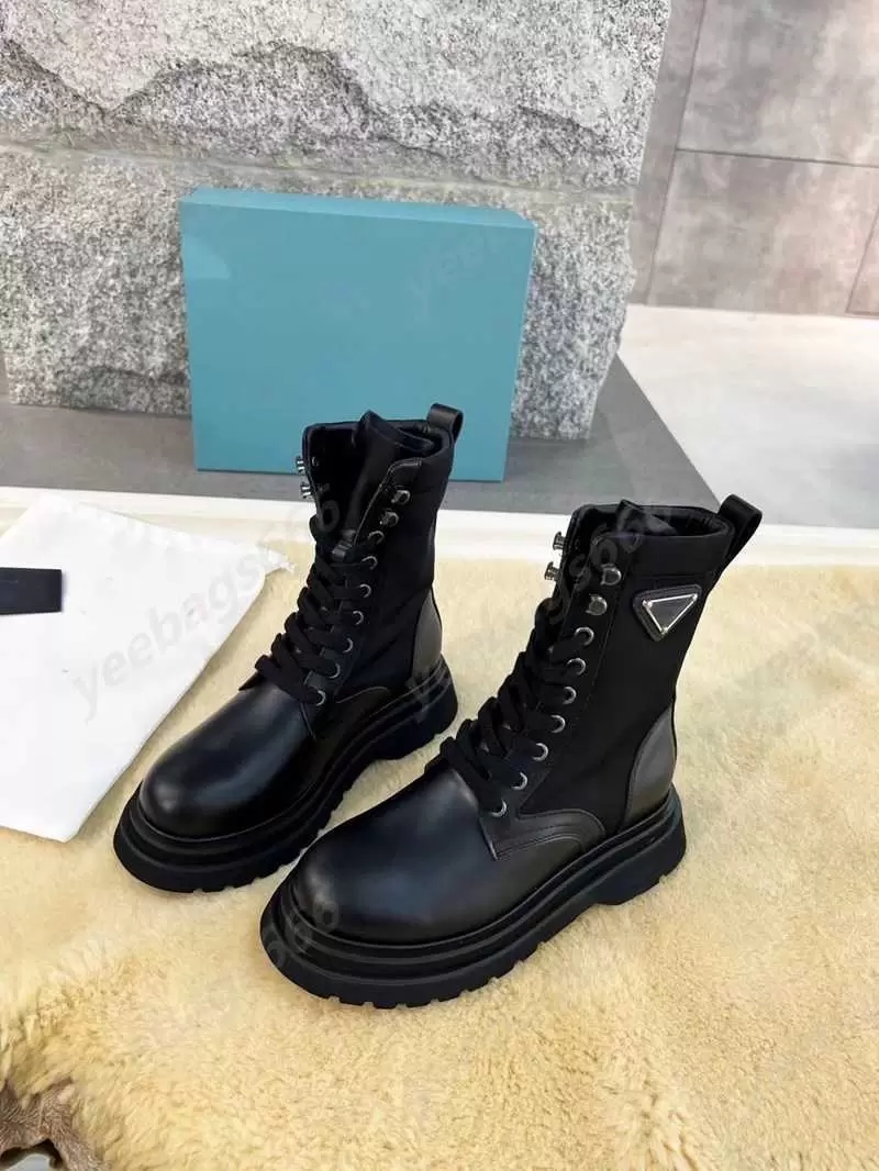 autumn winter Martin boot Designer women Shoes Letter Suede High heeled boots metal Fashion Ladies short boots Large
autumn winter Martin boot Designer women Shoes Letter Suede High heeled boots metal Fashion Ladies short boots Large