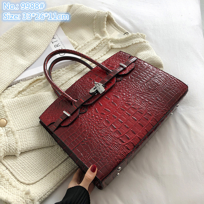 Wholesale ladies shoulder bags elegant embossed leathers handbags large capacity solid color fashion tote bag simple atmosphere crocodile handbag, Green-9988#
Wholesale ladies shoulder bags elegant embossed leathers handbags large capacity solid color fashion tote bag simple atmosphere crocodile handbag, Green-9988#