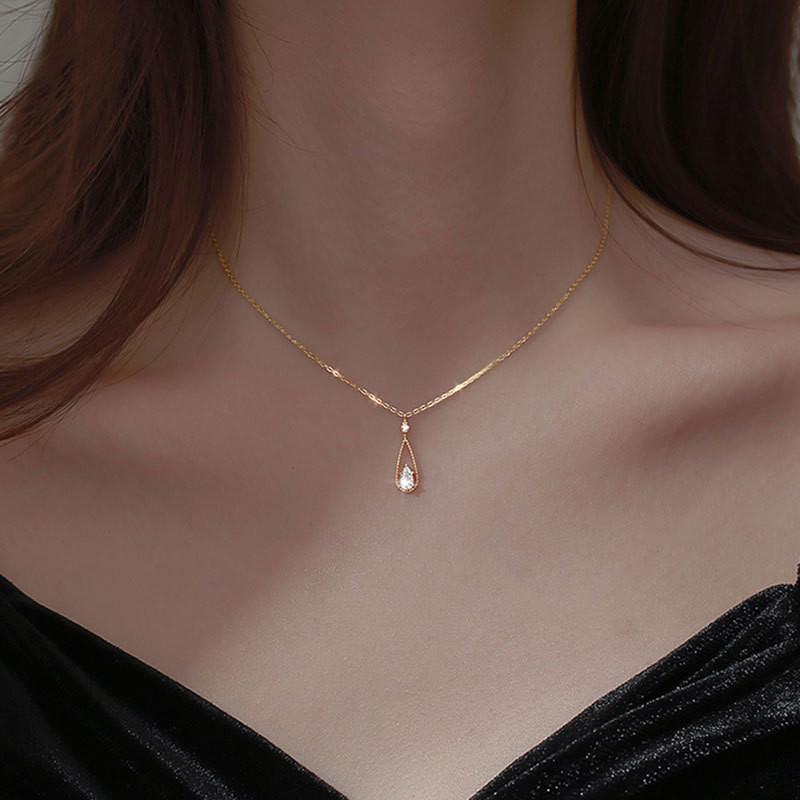 Pendant Necklaces Fashion Simple Water Drop Zircon Clavicle Chain Necklace For Women Classic Temperament Wedding Party Jewelry GiftPendant
Pendant Necklaces Fashion Simple Water Drop Zircon Clavicle Chain Necklace For Women Classic Temperament Wedding Party Jewelry GiftPendant
