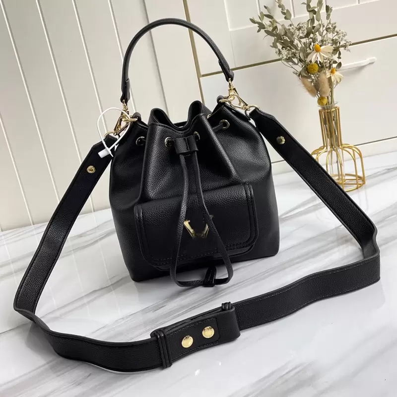 Bucket Bag Handbag Shoulder Crossbody Bags Grained Calf Leather Fashion Classic Turn Lock Removable Adjustable Strap Drawstring Top Handle Tote
Bucket Bag Handbag Shoulder Crossbody Bags Grained Calf Leather Fashion Classic Turn Lock Removable Adjustable Strap Drawstring Top Handle Tote