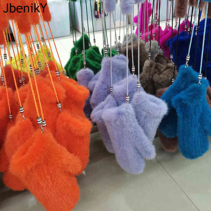 Luxury Real Sable Fur Women's Winter Warm Gloves Genuine Mink Fur Mittens Wrist Warmer Fluffy Fashion Real Mink Fur Mittens T220730
Luxury Real Sable Fur Women's Winter Warm Gloves Genuine Mink Fur Mittens Wrist Warmer Fluffy Fashion Real Mink Fur Mittens T220730