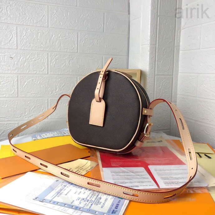 Shoulder Bags Women Handbag Brown Leather High-quality Circular Crossbody Brand Designer Messenger Wallet 1022
Shoulder Bags Women Handbag Brown Leather High-quality Circular Crossbody Brand Designer Messenger Wallet 1022