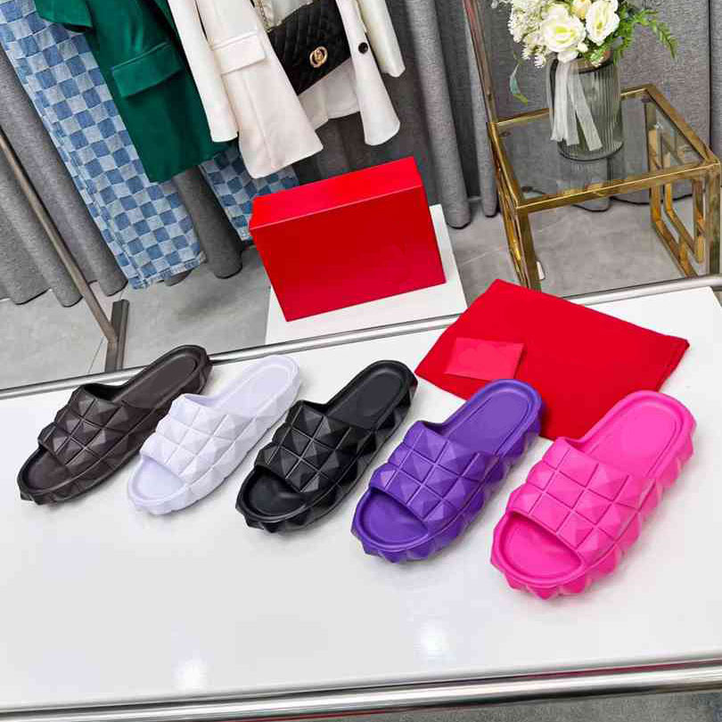 Roman Stud Turtle Slide Sandal in Rubber New Slippers Men Slippers Rivet Ladies Sandals Summer Beach Home Travel Simple Fashion Calssic Slipper 35-45
Roman Stud Turtle Slide Sandal in Rubber New Slippers Men Slippers Rivet Ladies Sandals Summer Beach Home Travel Simple Fashion Calssic Slipper 35-45
