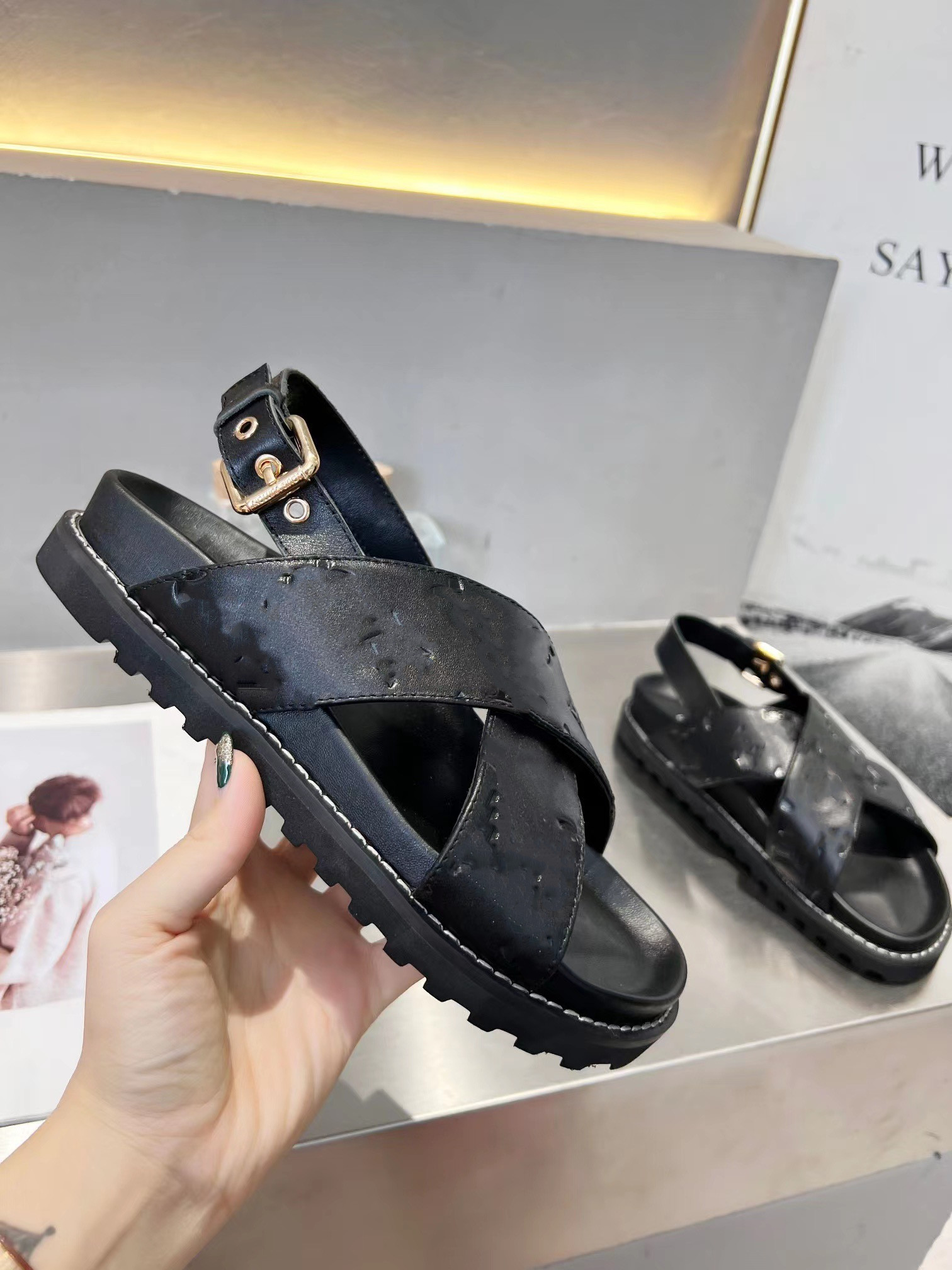 Designer Slides Women Man Slippers Luxury Sandals Brand Sandals Real Leather Flip Flop Flats Slide Casual Shoes Sneakers Boots 0329, 04
Designer Slides Women Man Slippers Luxury Sandals Brand Sandals Real Leather Flip Flop Flats Slide Casual Shoes Sneakers Boots 0329, 04