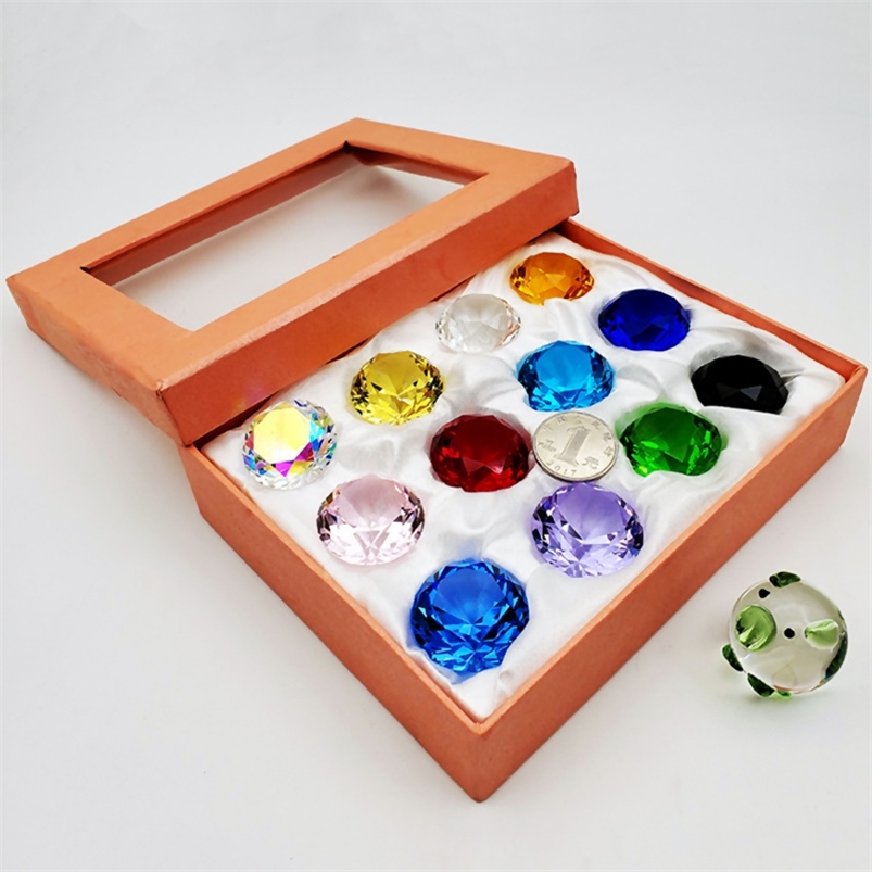 Artificial Crystal Glass Diamond Jewel Paperweight Home Decor Children Toys 12 Color Round Cut Crystal Gem Gift Box Set (12pcs) 220414
Artificial Crystal Glass Diamond Jewel Paperweight Home Decor Children Toys 12 Color Round Cut Crystal Gem Gift Box Set (12pcs) 220414
