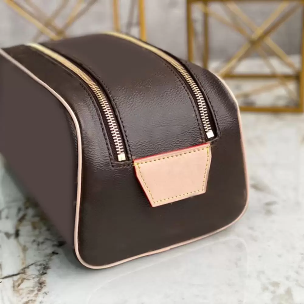 Fashion Luxurys Designers Double Zipper Cosmetic Bags Cases Large capacity fold organizer storage hanging bag Waterproof woman clutch makeup handbag m47528, Brown flower
Fashion Luxurys Designers Double Zipper Cosmetic Bags Cases Large capacity fold organizer storage hanging bag Waterproof woman clutch makeup handbag m47528, Brown flower