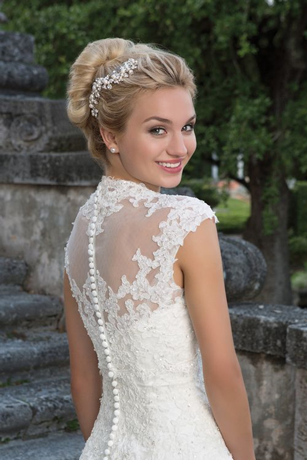 Gorgeous A Line Wedding Dress Appliques Lace Beaded Long Ivory Tulle Bridal Gowns Cap Sleeve Royal Square Neck Robe De Mariée Vintage Bride Wedding Dr