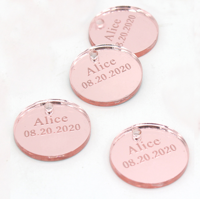 50x Personalized Wedding Tags Favors Custom Engraved Name Circular Labels Candy box Ribbon Round Tags Decor Christening Supplies 220608