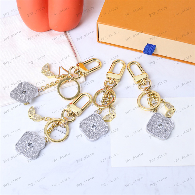 Top Quality Designer Diamond Keychain Fashion Classic Brand Key Buckle Letter Design Handmade Gold Keychains Mens Womens Jewelry Bag Pendant
Top Quality Designer Diamond Keychain Fashion Classic Brand Key Buckle Letter Design Handmade Gold Keychains Mens Womens Jewelry Bag Pendant