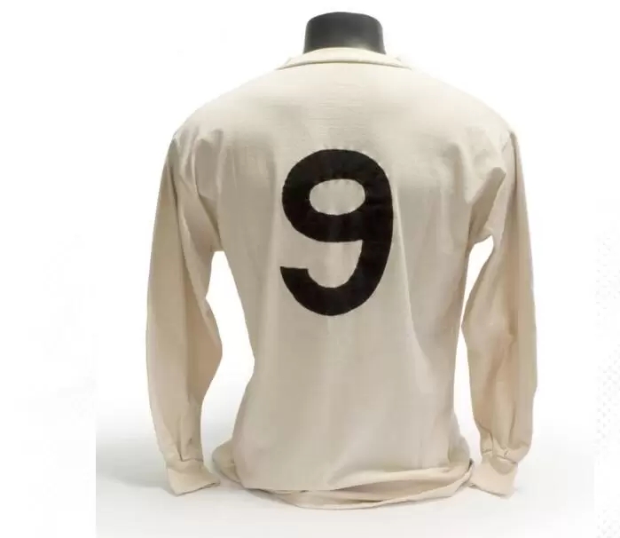 ALFREDO DI STEFANO REAL old MADRID SHIRT 1953 soccer long sleeves all sewn on jersey, Our info
ALFREDO DI STEFANO REAL old MADRID SHIRT 1953 soccer long sleeves all sewn on jersey, Our info