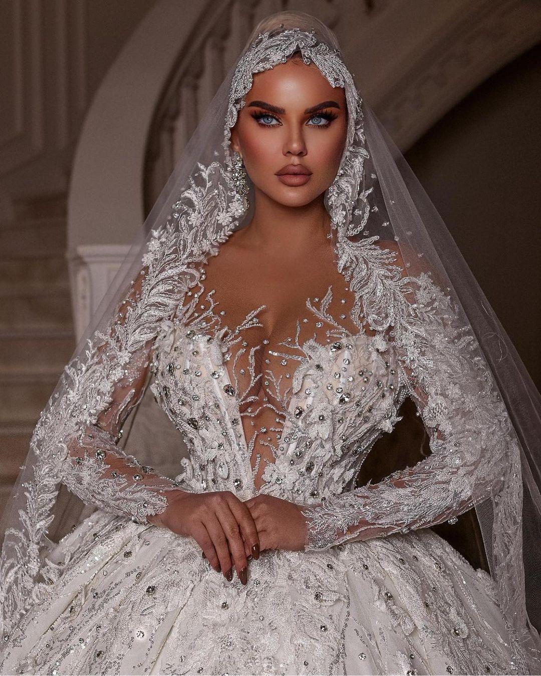 Princess Ball Gown Wedding Dress Sequins Flower Appliques V Neck Long Sleeve Bridal Gowns Custom Beads Lace Bride Dresses