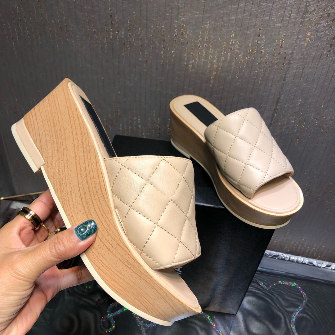 Women Mules Slipper Lambskin Light Pink indoor Sandal Brand Designer Summer luxury Fashion Beach Thick Bottom Non-Slip Shoes
Women Mules Slipper Lambskin Light Pink indoor Sandal Brand Designer Summer luxury Fashion Beach Thick Bottom Non-Slip Shoes
