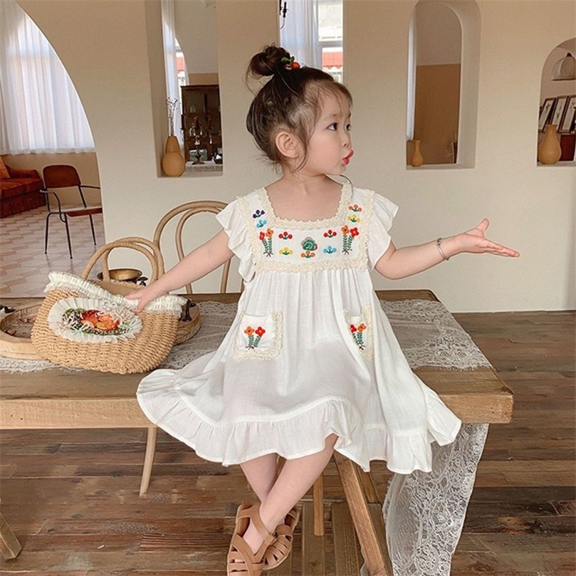 Girls Flower Embroidered Dress Summer Retro Flying Sleeve Princess Dresses 37 Years Children Casual Clothes Fashion vestidos 220707