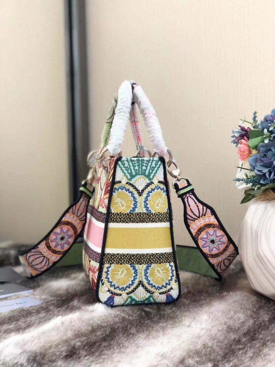 5A Luxury Handbags Women Medium Bag Letter Embroidered Shoulder Strap Tote HandleMetal Fashion Designer Lady Jacquard G0tX#
5A Luxury Handbags Women Medium Bag Letter Embroidered Shoulder Strap Tote HandleMetal Fashion Designer Lady Jacquard G0tX#