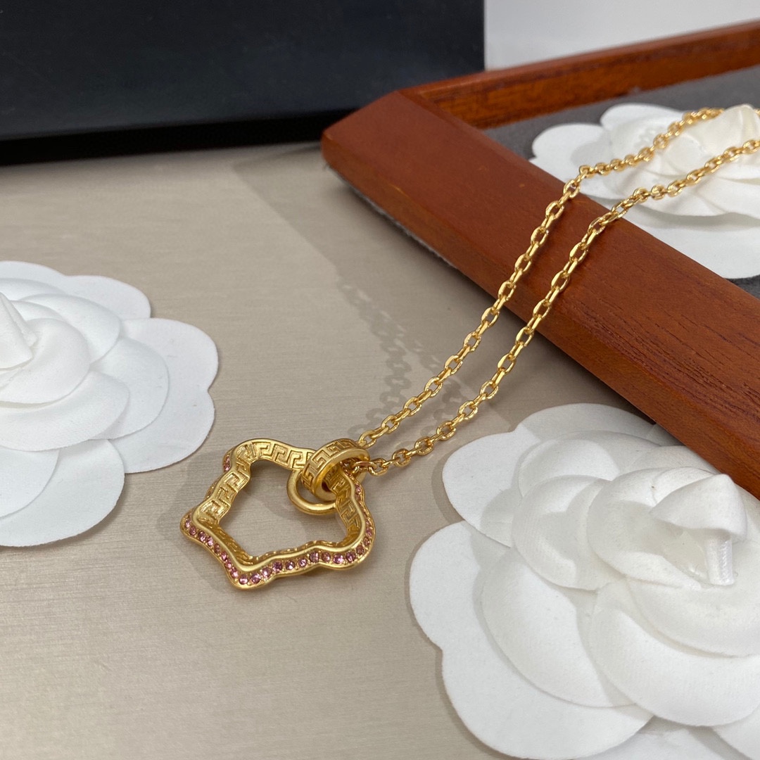 Fashion New Designed Pendants Cuba thick chain necklace Banshee Medusa head portrait 18K gold plated women's ladies necklaces Designer Jewelry
Fashion New Designed Pendants Cuba thick chain necklace Banshee Medusa head portrait 18K gold plated women's ladies necklaces Designer Jewelry