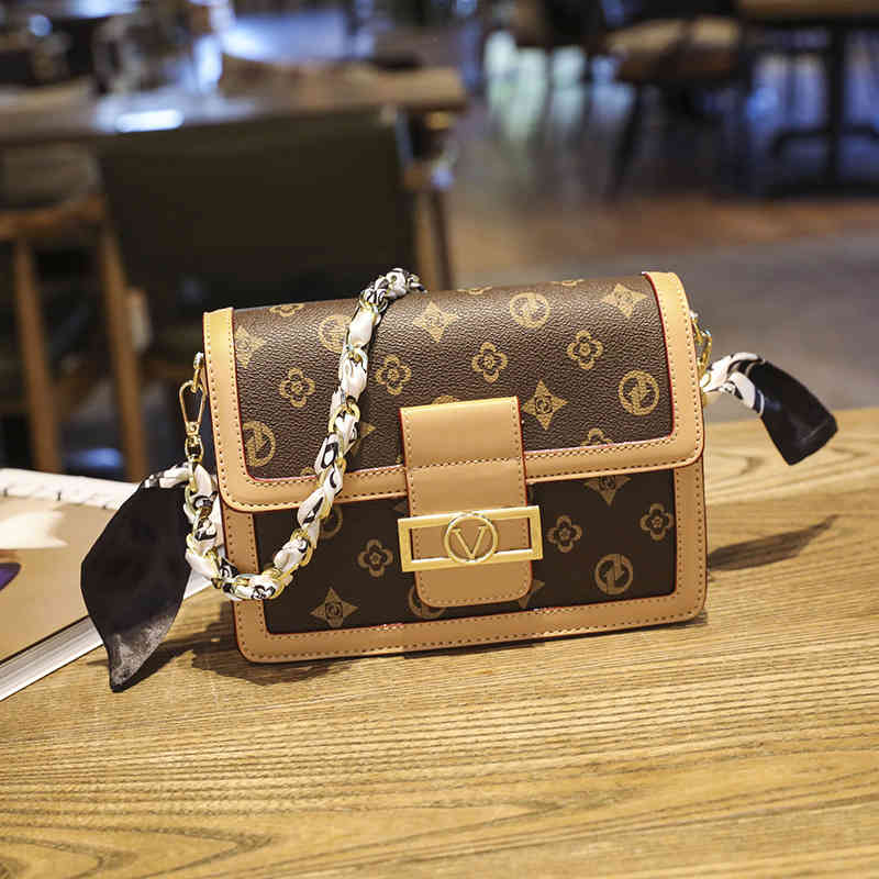 Ladies Fashion Luxury Brand Tide Bag Wholesale Single Shoulder Messenger Women's Large Female Louis's, White
Ladies Fashion Luxury Brand Tide Bag Wholesale Single Shoulder Messenger Women's Large Female Louis's, White