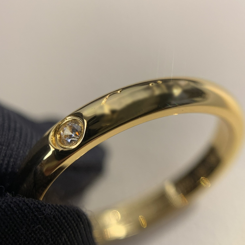 One diamond Classic Style 18K Gold Wedding Ring Couple Ring Never Fade Luxury Brand Official Replica With Box Exquisite Gift Hypoallergenic Rings US Size
One diamond Classic Style 18K Gold Wedding Ring Couple Ring Never Fade Luxury Brand Official Replica With Box Exquisite Gift Hypoallergenic Rings US Size