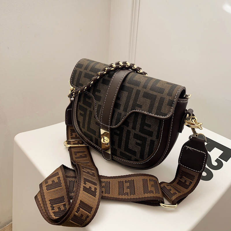 Designer Bags For Women Small Female 2022 Fashion Chain Saddle Versatile Handbag One Shoulder Messenger Bag Retro Letter Luxury Single HandBags, Crown brown
Designer Bags For Women Small Female 2022 Fashion Chain Saddle Versatile Handbag One Shoulder Messenger Bag Retro Letter Luxury Single HandBags, Crown brown