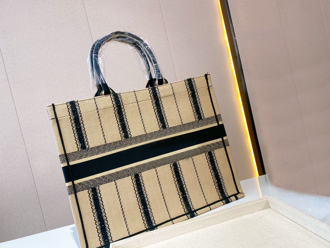 2022 striped embroidery style totes bags top high quality women travel shoulderbags designer luxury onthego GM shopping bags beach handbag SIZE 42CM
2022 striped embroidery style totes bags top high quality women travel shoulderbags designer luxury onthego GM shopping bags beach handbag SIZE 42CM