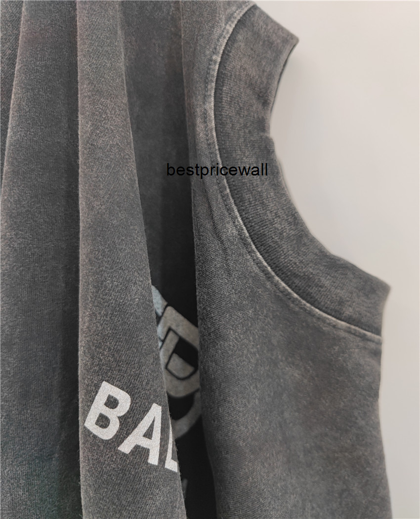 balencaigass men's t-shirts B's old washed lock catch letter printing Street loose short sleeves worn out and wo ins fashion brand, Wash old black
balencaigass men's t-shirts B's old washed lock catch letter printing Street loose short sleeves worn out and wo ins fashion brand, Wash old black