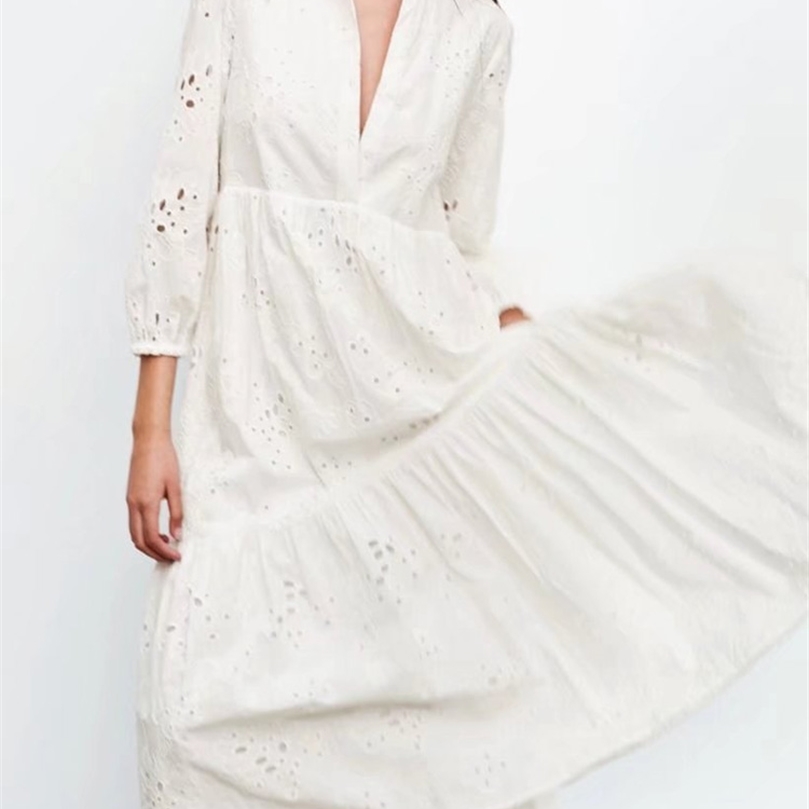KUMSVAG Summer Women Vintage MIDI Dress VNeck Hollow Out Embroidery Spliced Female Elegant Street Dresses Vestidos 220704
KUMSVAG Summer Women Vintage MIDI Dress VNeck Hollow Out Embroidery Spliced Female Elegant Street Dresses Vestidos 220704