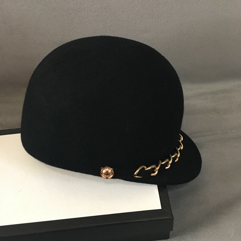 Classical Soft Warm Wool Cap Felt Women Winter Hat Fashion Gold Chain Trim sboy Style Visor Beret Hat Black Cabbie Hat adjust 220507