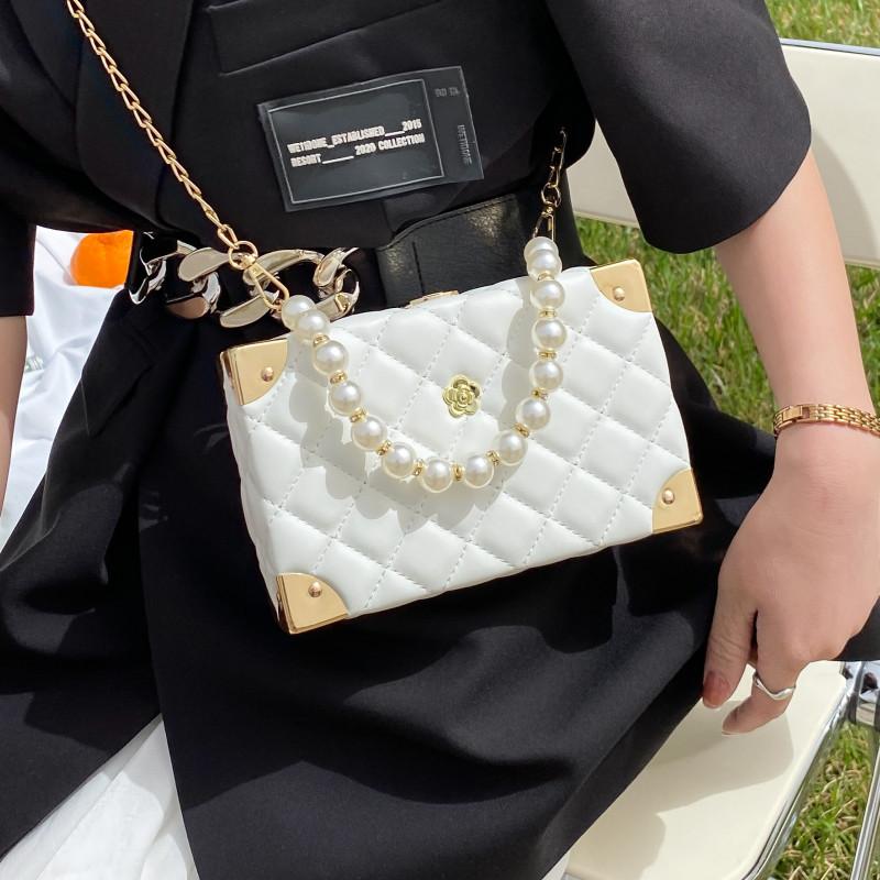 Evening Bags Pearl Chain Tote Handbags For Women Luxury Pu Leather Shoulder Bag Diamond Lattice Crossbody Quilted Plaid Messenger Sac, Black
Evening Bags Pearl Chain Tote Handbags For Women Luxury Pu Leather Shoulder Bag Diamond Lattice Crossbody Quilted Plaid Messenger Sac, Black