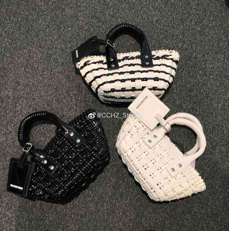 Designer Balencaigass Handbag 2022 New Bistro Xxs Red Black and White Woven Shoulder Strap Basket Shoulder Crossbody Bag, Black and white xxs
Designer Balencaigass Handbag 2022 New Bistro Xxs Red Black and White Woven Shoulder Strap Basket Shoulder Crossbody Bag, Black and white xxs