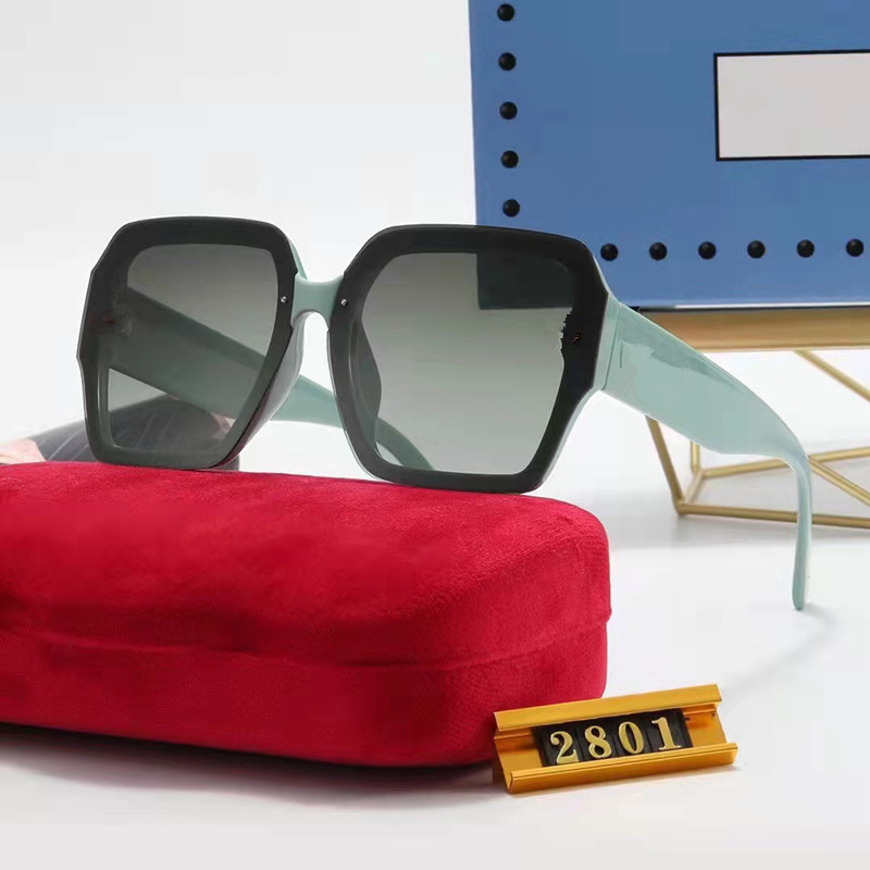 2801Top Quality With Box Designer Men Sunglasses for Women Luxury Eyewear Band Bands Metal Frame Sun Glasses Womans
2801Top Quality With Box Designer Men Sunglasses for Women Luxury Eyewear Band Bands Metal Frame Sun Glasses Womans