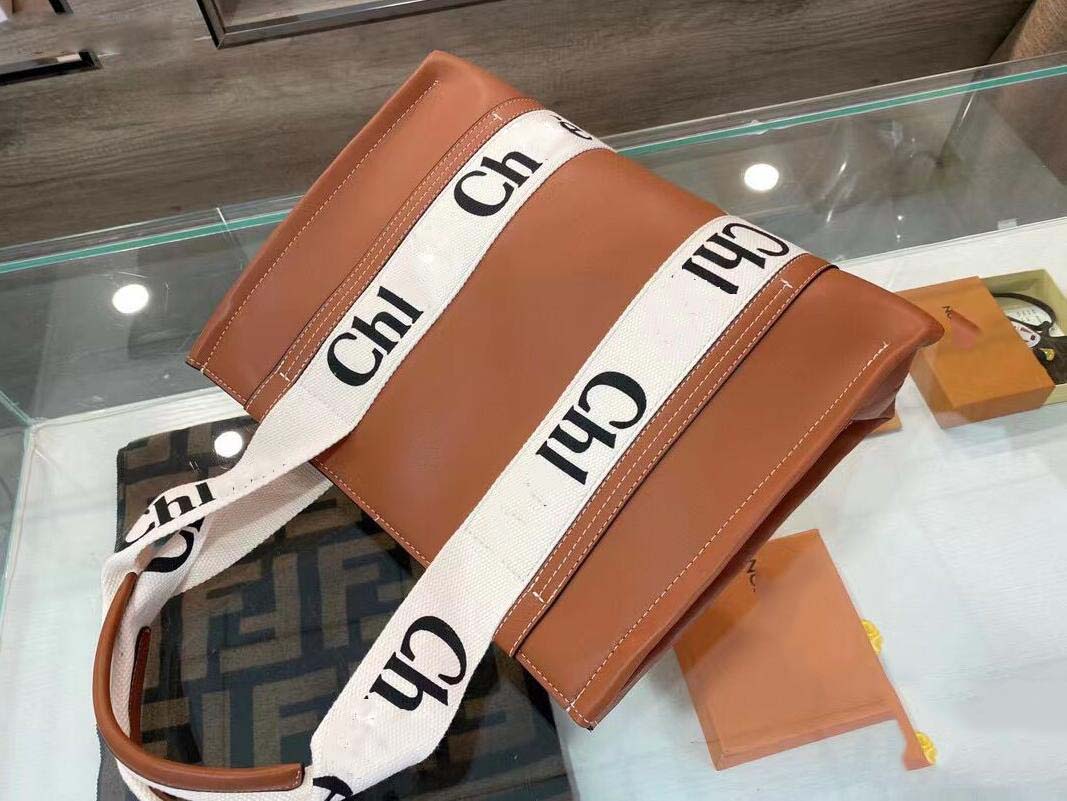 Totes Ladies travel Luxury shoulder bag Beach travel purse Famous big letter fashion designer top quality leather diagonal tote bag sau
Totes Ladies travel Luxury shoulder bag Beach travel purse Famous big letter fashion designer top quality leather diagonal tote bag sau