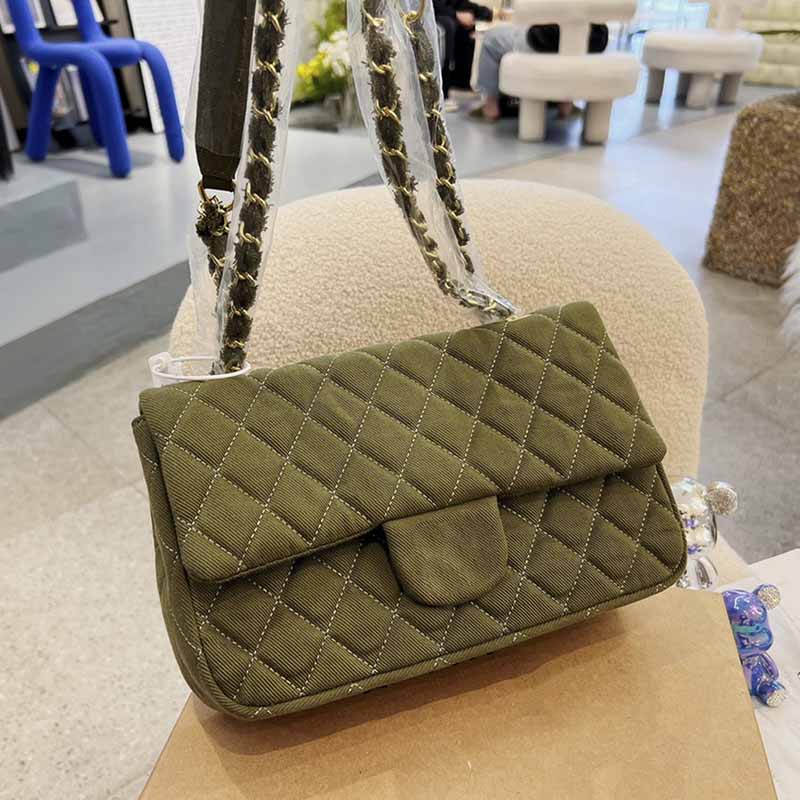 25cm Fashion Flap Designer Bags Olive Green Denim Cowboy Handbag Designers Gold-Tone Metal Hardware Chain Crossbody Bag Diamond Quilting Jumbo Shoulder Bag Women ZH, Dlive
25cm Fashion Flap Designer Bags Olive Green Denim Cowboy Handbag Designers Gold-Tone Metal Hardware Chain Crossbody Bag Diamond Quilting Jumbo Shoulder Bag Women ZH, Dlive