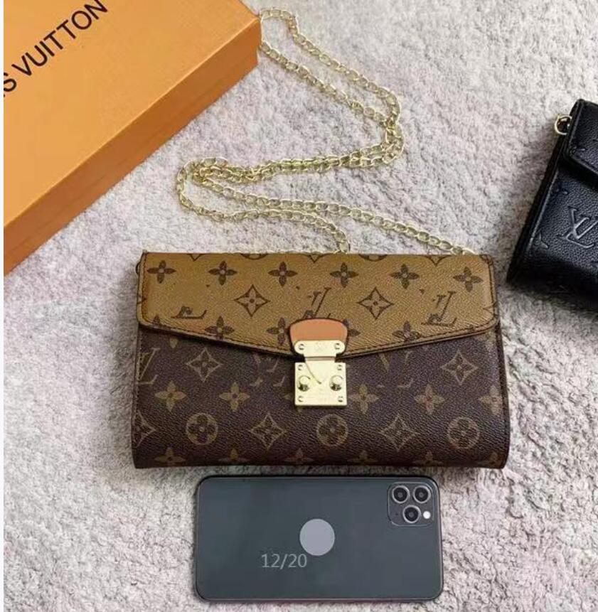 women Cosmetic wallet high quality chain shoulder crossbody bags Lady Messenger Evening bag purse Designer handbag Luxury cross body totes with box, Black embossing
women Cosmetic wallet high quality chain shoulder crossbody bags Lady Messenger Evening bag purse Designer handbag Luxury cross body totes with box, Black embossing
