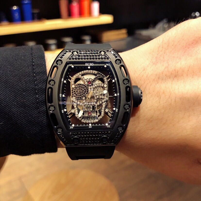 Men's automatic mechanical watch folding buckle imported rubber watchband skull ghost head watch size 43x50mm dial diamond series, Box
Men's automatic mechanical watch folding buckle imported rubber watchband skull ghost head watch size 43x50mm dial diamond series, Box