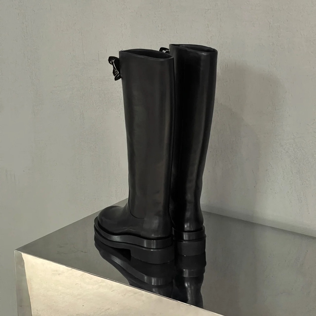 high boot martin booties Half knee boots designer boot real genuine leather chain middle 4 cm heel comfortable logo fashionable silk sheepskin lining size 35-40, Black
high boot martin booties Half knee boots designer boot real genuine leather chain middle 4 cm heel comfortable logo fashionable silk sheepskin lining size 35-40, Black