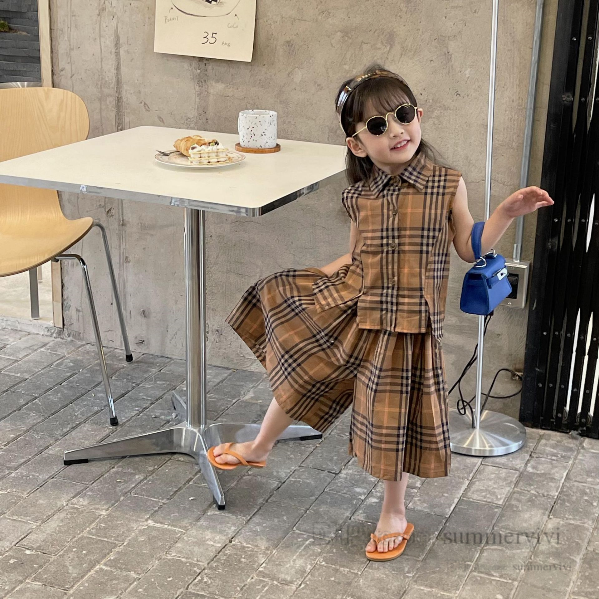 Designer kids plaid clothes sets girls lapel single breasted sleeveless shirt+loos shorts 2pcs summer children cotton lattice outfits Q6089, As showed
Designer kids plaid clothes sets girls lapel single breasted sleeveless shirt+loos shorts 2pcs summer children cotton lattice outfits Q6089, As showed