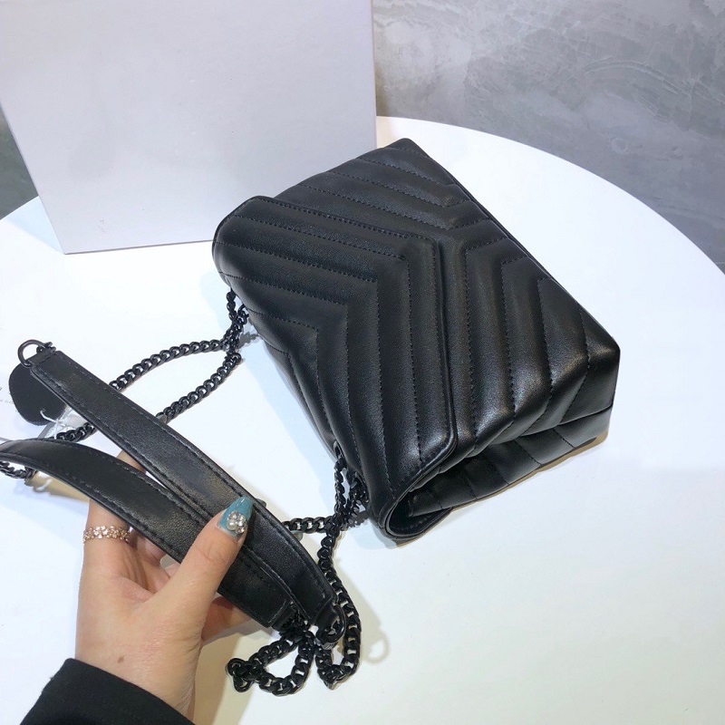 2022 Luxury Designer Bags Women Leather Chain Crossbody Bags For Women Handbags Shoulder Bags Messenger Female Za Clutch, Silver chain
2022 Luxury Designer Bags Women Leather Chain Crossbody Bags For Women Handbags Shoulder Bags Messenger Female Za Clutch, Silver chain