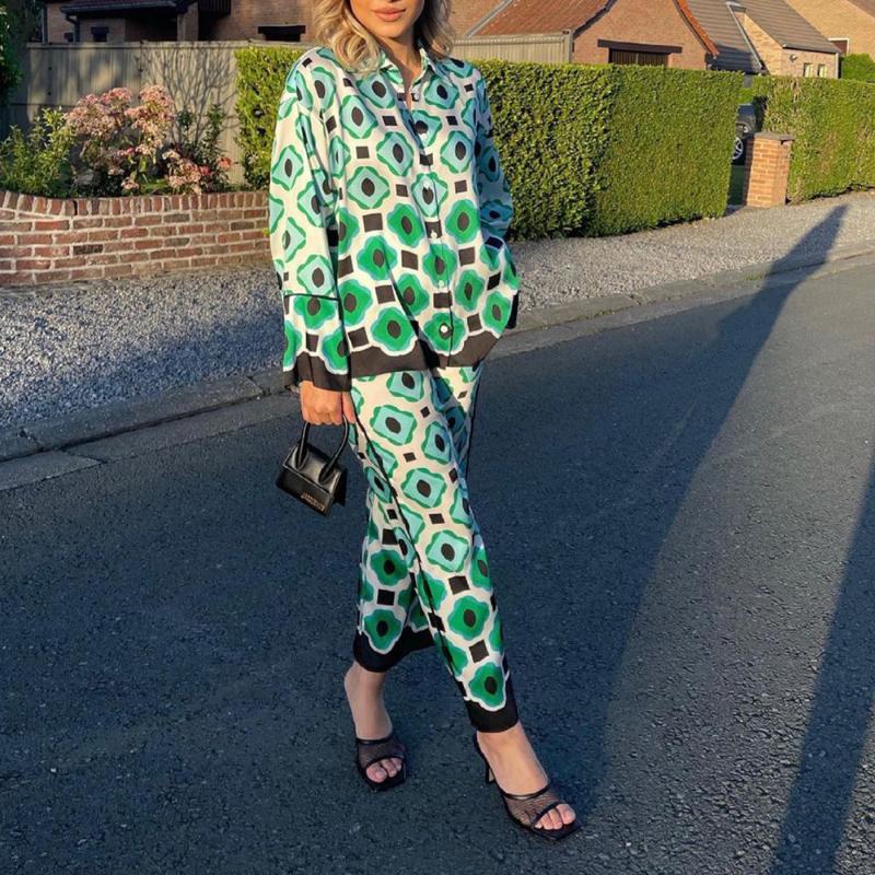 Women' Two Piece Pants 2022 Summer Women Vintage Two-Piece Set Bohemia Print Loose Lapel Shirt Elastic High Waist Casual Trousers SetWomen
Women' Two Piece Pants 2022 Summer Women Vintage Two-Piece Set Bohemia Print Loose Lapel Shirt Elastic High Waist Casual Trousers SetWomen