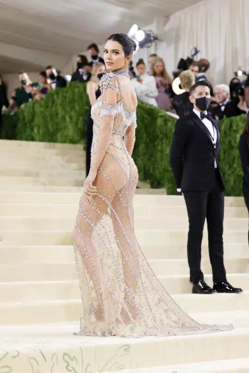 Kendall Jenner Long Nude Mermaid Prom Dresses Luxury Crystal Evening Dress See Through Black Girls Graduation Party Gown
